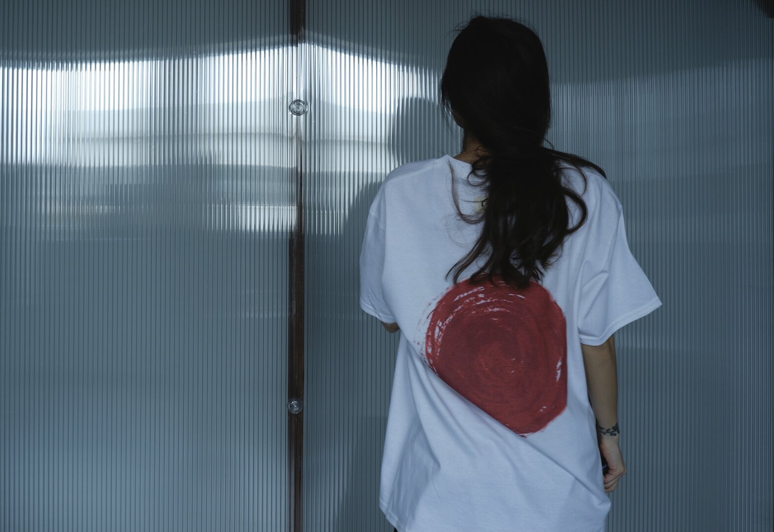PRE ORDER/WHITE SHORT SLEEVE TEE SHIRT WITH RED CIRCLE