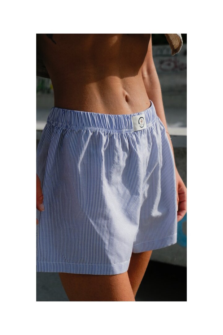 SHORTS WITH BLUE THIN STRIPS
